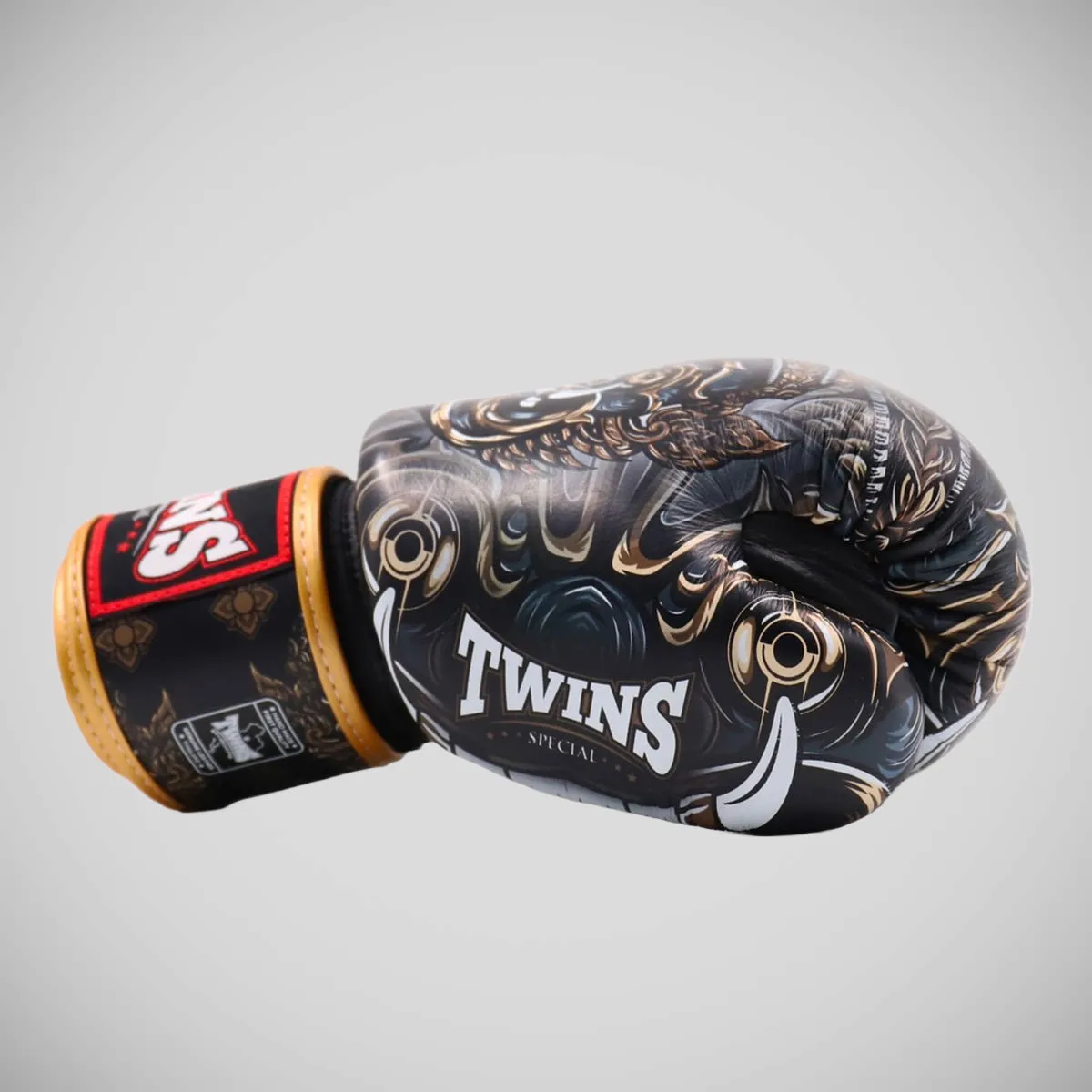Twins FBGVL3-63 Yakthai Boxing Gloves Black/Gold